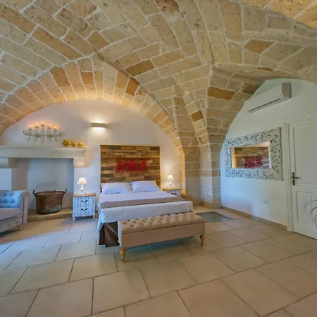 Oda ve Kahvaltı Casale Vecchio Lecce 4*