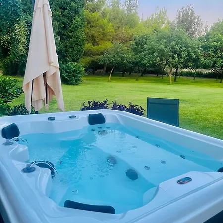 Oda ve Kahvaltı Casale Vecchio Lecce 4*